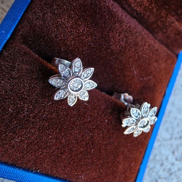 Macy’s Diamond Flower Stud Earrings 1/10 ct. t.w. in 925 Sterling Silver - Picture 3 of 7